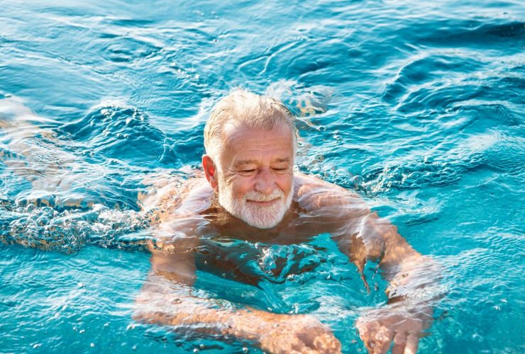 Nackenschmerzen durch Schwimmen? Tipps für einen schmerzfreien Sommer!