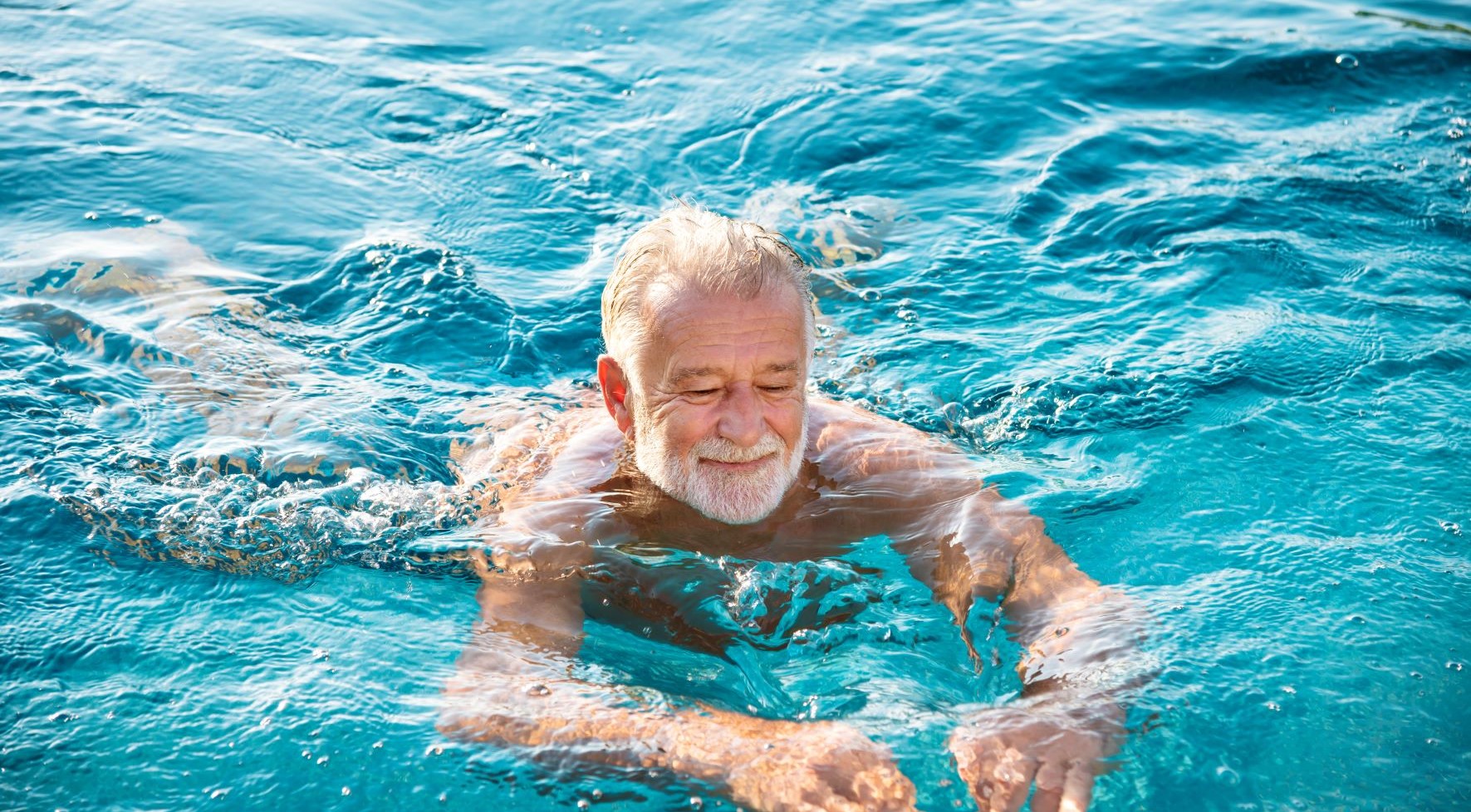 Nackenschmerzen durch Schwimmen? Tipps für einen schmerzfreien Sommer!