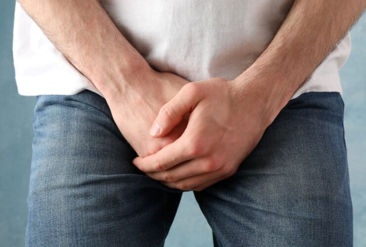 Harninkontinenz und Erektionsstörungen sind mögliche Komplikationen von lebensrettenden Prostataoperationen. Doch Beckenbodentherapie kann helfen!