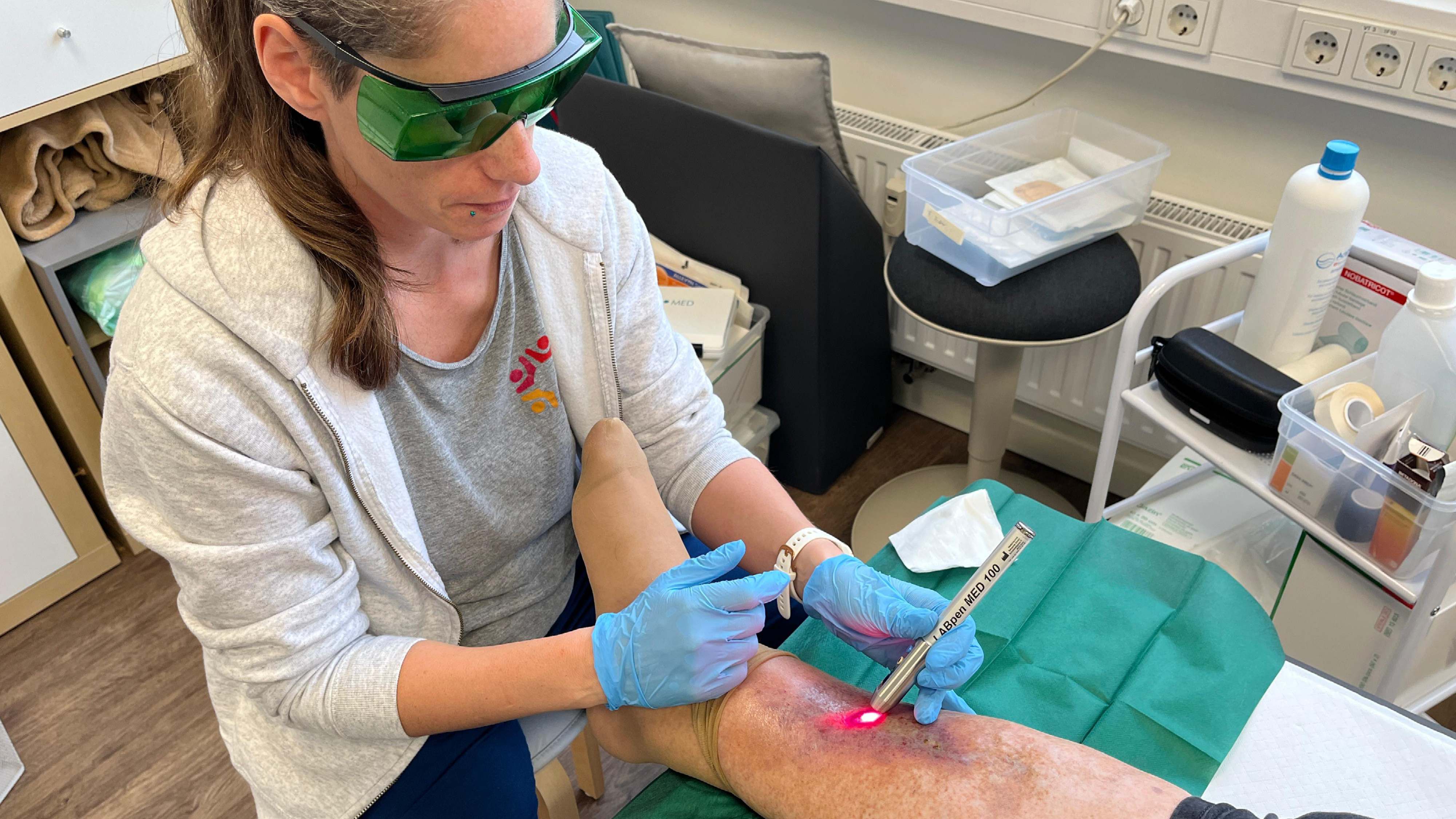 Neutral_Pflege_Lasertherapie 02 Alexandra Lafer_praxis entero