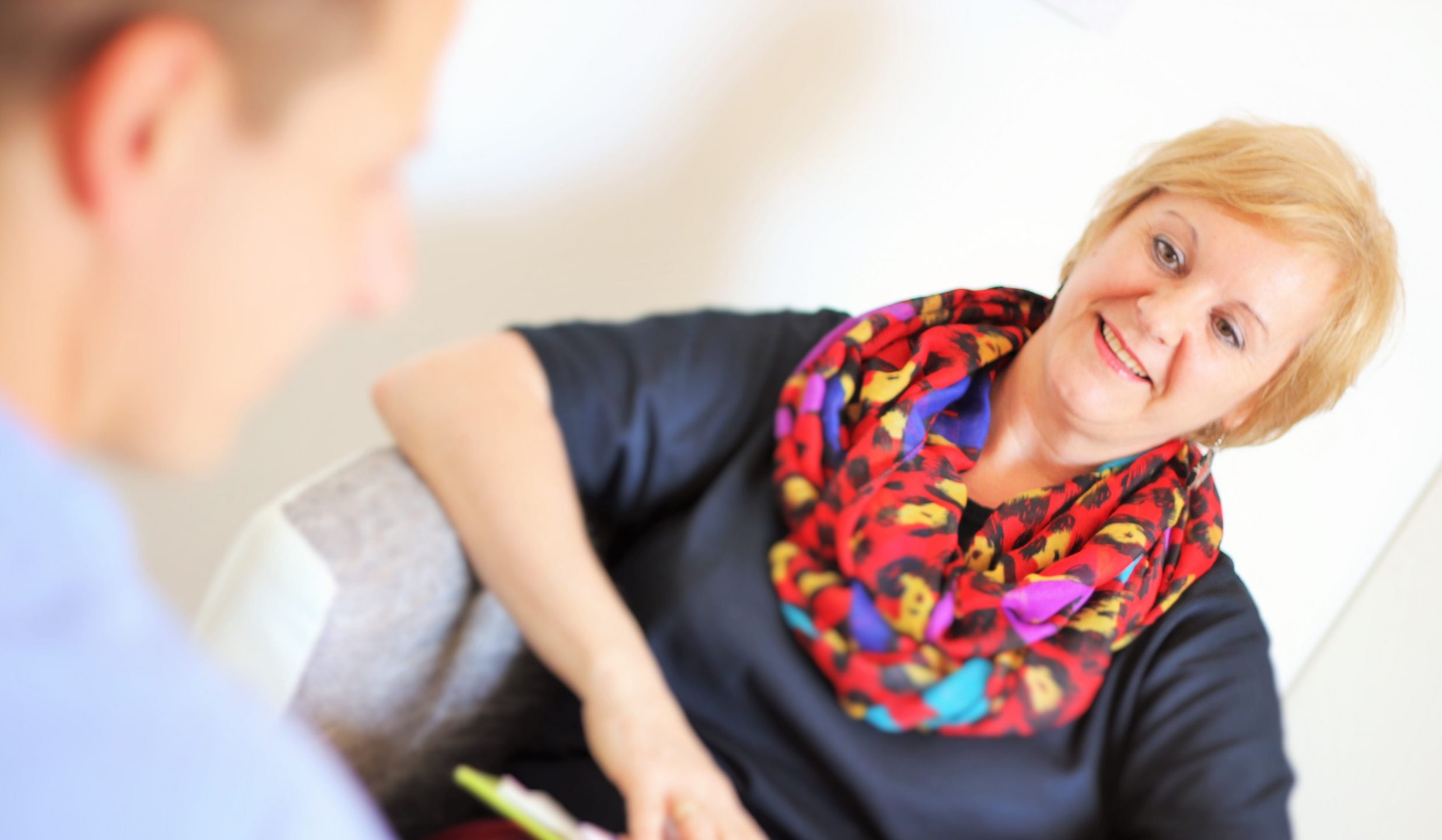 Irma Fruhmann ist Lebens- und Sozialberaterin und teilt ihre Erfahrungen nach wie vor im Podcast "praxis entero Wohlfühl- und Gesundheitsratgeber"